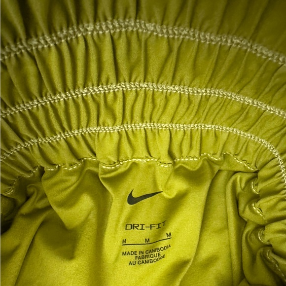 NWT Nike One Dri-FIT Ultra High-Waisted 3" Brief-Lined Shorts M Moss $45 MSRP - Picture 14 of 16